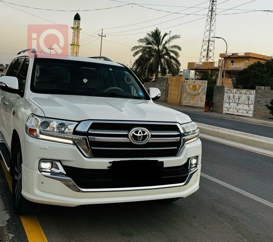 تۆیۆتا لاند کروزەر